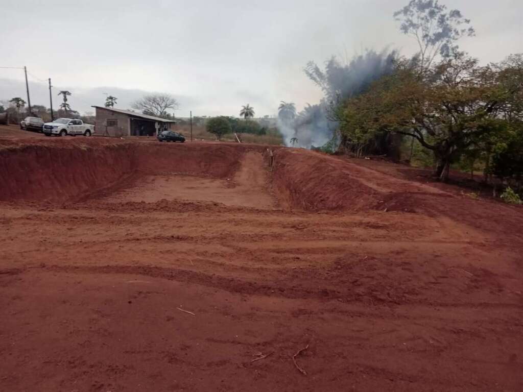 Policialmente embarga área e aplica multa por crime ambiental